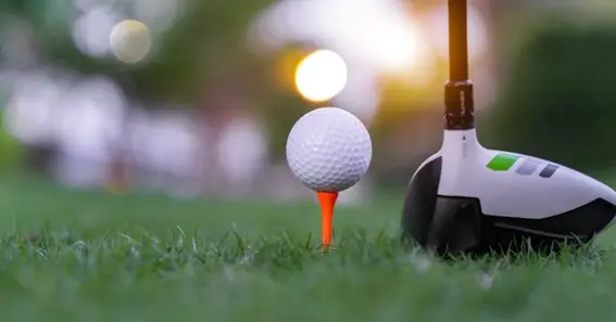 What is a lag putt definition